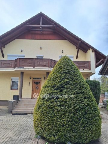 Eladó családi ház, Székesfehérvárott 189 M Ft, 9 szobás