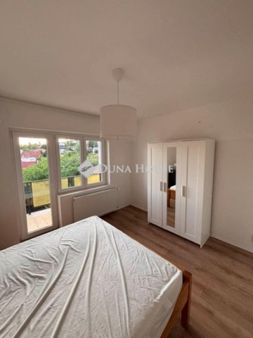 Kiadó téglalakás, albérlet, Pécsett 250 E Ft / hó, 3 szobás