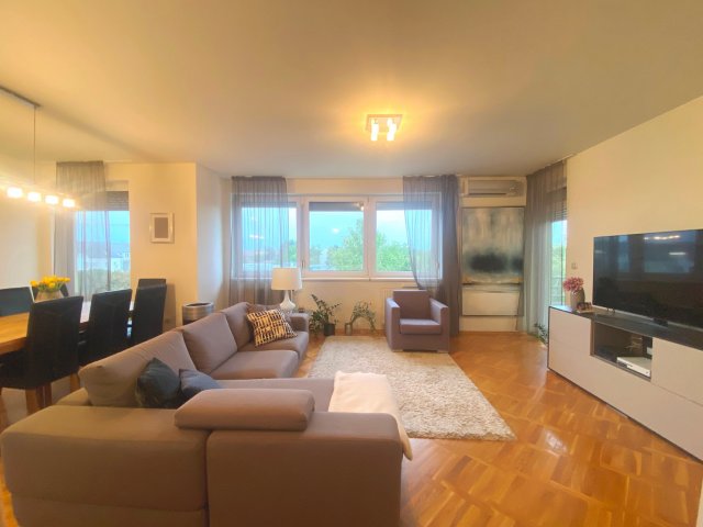 Eladó téglalakás, Szegeden, Fülemüle utcában 105 M Ft