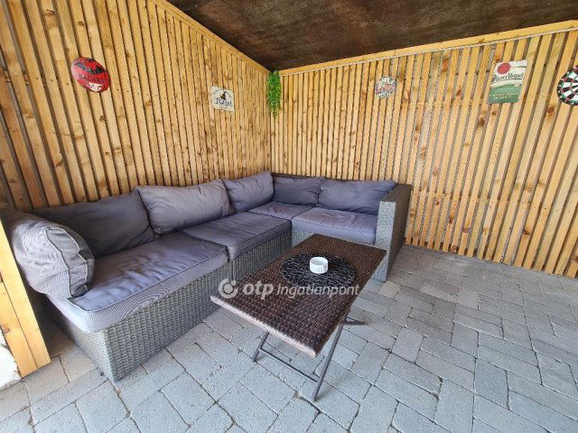 Eladó családi ház, Bakonyságon 51.9 M Ft, 2+1 szobás