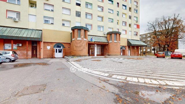 Eladó panellakás, Tiszaújvárosban 34.9 M Ft, 2+1 szobás