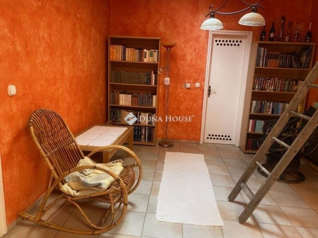 Eladó családi ház, Taksonyon 349 M Ft, 9 szobás