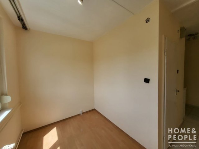 Eladó téglalakás, Szegeden 37.99 M Ft, 1+1 szobás
