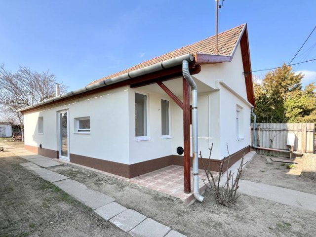 Eladó családi ház, Tápióbicskén 35 M Ft, 2 szobás