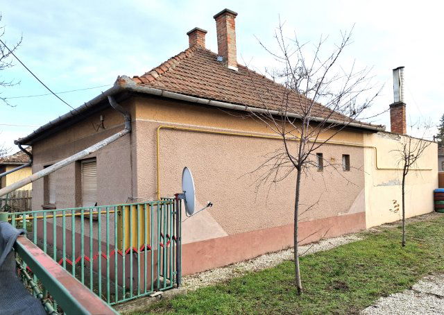 Eladó családi ház, Szolnokon 25.9 M Ft, 3 szobás