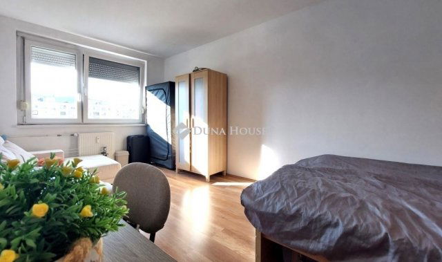 Eladó panellakás, Budapesten, III. kerületben 67.9 M Ft, 2 szobás