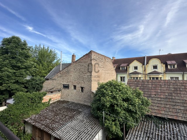 Eladó téglalakás, Esztergomban 49.9 M Ft, 2 szobás