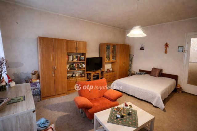 Eladó családi ház, Egerben 44 M Ft, 2 szobás