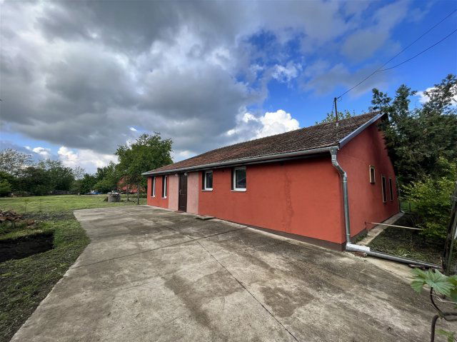 Eladó családi ház, Biharugrán 16 M Ft, 3 szobás