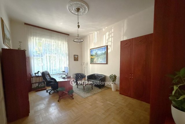 Eladó téglalakás, Székesfehérvárott 169.9 M Ft, 5 szobás