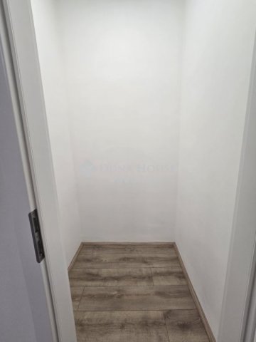 Eladó téglalakás, Pécsett 72.9 M Ft, 3 szobás