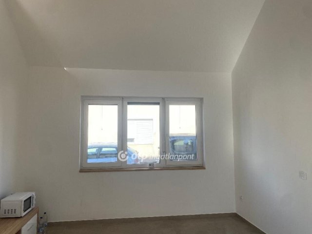 Eladó családi ház, Veszprémben 85 M Ft, 2 szobás