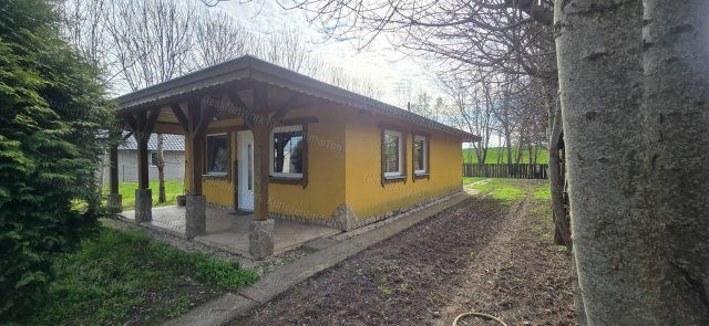 Eladó nyaraló, Békésszentandráson 109 M Ft, 2+4 szobás