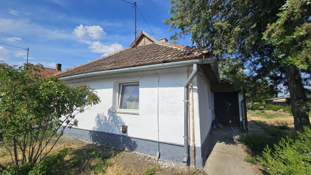 Eladó családi ház, Jászteleken 13.5 M Ft, 2 szobás