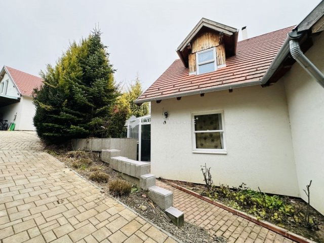 Eladó családi ház, Pilismaróton 238.1 M Ft, 12 szobás