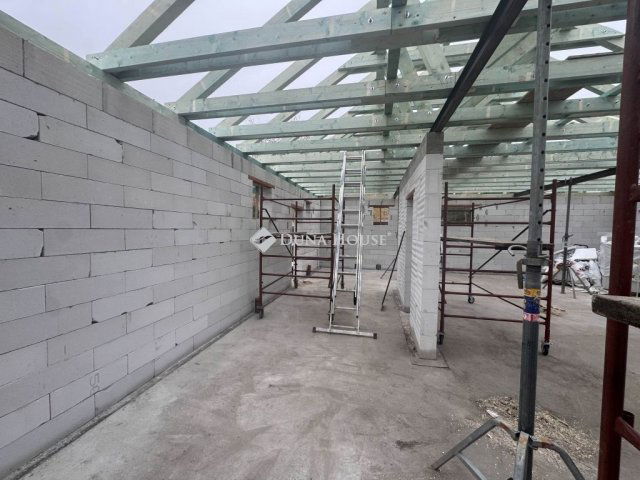 Eladó téglalakás, Bicskén 99.9 M Ft, 3 szobás