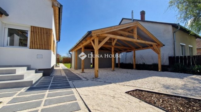 Eladó családi ház, Csévharaszton 94.94 M Ft, 4 szobás
