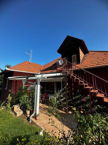 Eladó családi ház, Keszthelyen 139.9 M Ft, 6+1 szobás