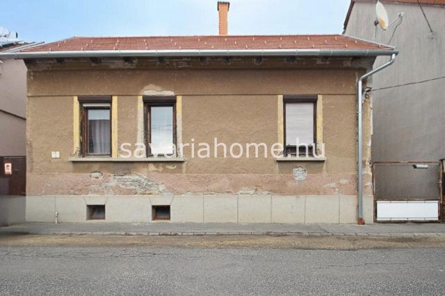 Eladó családi ház, Szombathelyen 43.9 M Ft, 2 szobás