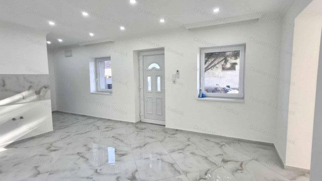 Eladó családi ház, Abonyban 38.5 M Ft, 2 szobás