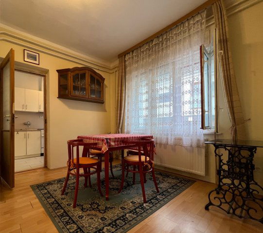 Eladó családi ház, Pécsett 69.99 M Ft, 2 szobás