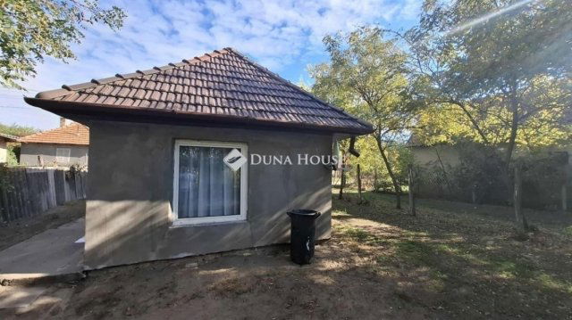 Eladó családi ház, Pilisen 15.5 M Ft, 2 szobás