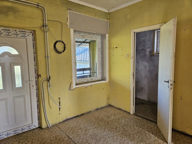 Eladó családi ház, Kisbéren 24.8 M Ft, 2 szobás