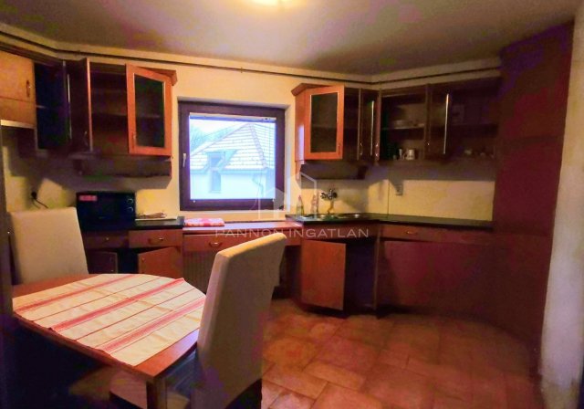 Kiadó családi ház, albérlet, Veszprémben 260 E Ft / hó