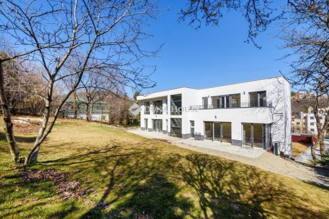 Eladó családi ház, Budapesten, II. kerületben 924.231 M Ft