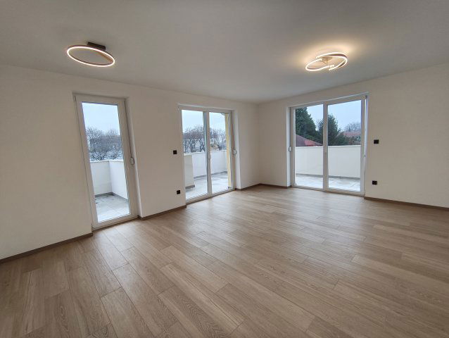 Eladó téglalakás, Komáromban, Vállalkozók útján 84.9 M Ft