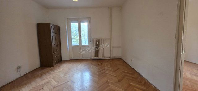 Eladó téglalakás, Dunaújvárosban 32 M Ft, 2 szobás