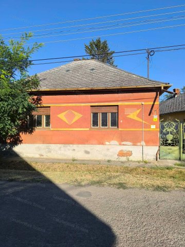 Eladó családi ház, Tiszaföldváron 10 M Ft, 3 szobás