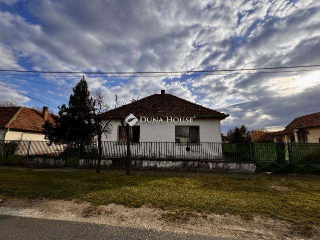 Eladó családi ház, Tápióságon 18 M Ft, 3 szobás