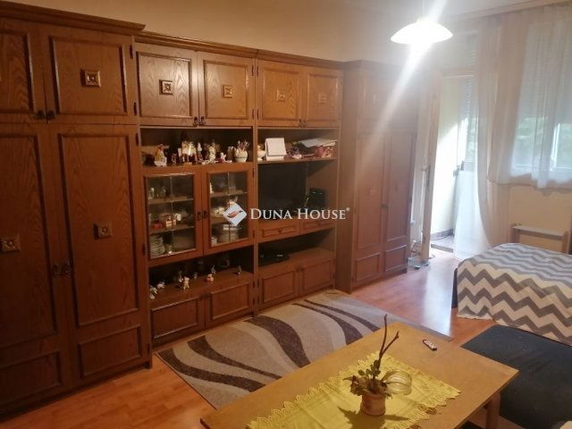 Eladó panellakás, Mohácson 22.9 M Ft, 1 szobás