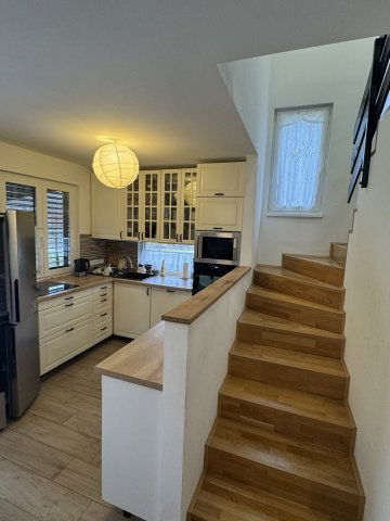 Eladó családi ház, Veszprémben 185 M Ft, 3+4 szobás