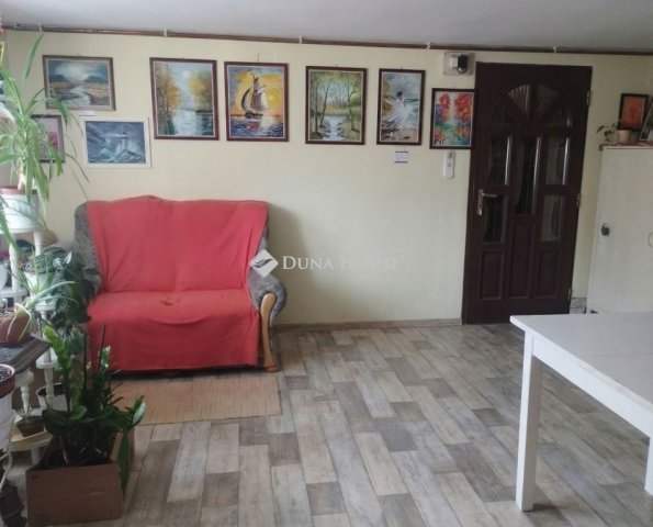 Eladó családi ház, Székesfehérvárott 170 M Ft, 4 szobás