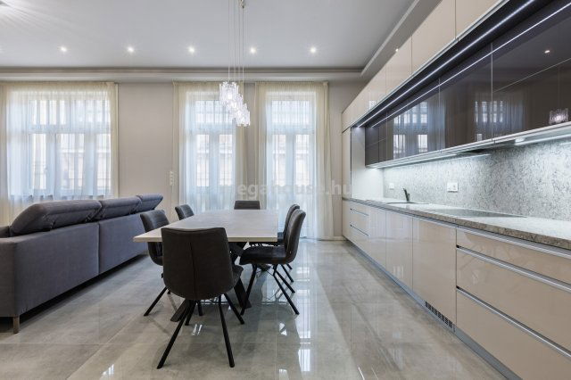 Eladó téglalakás, Budapesten, V. kerületben, Képíró utcában