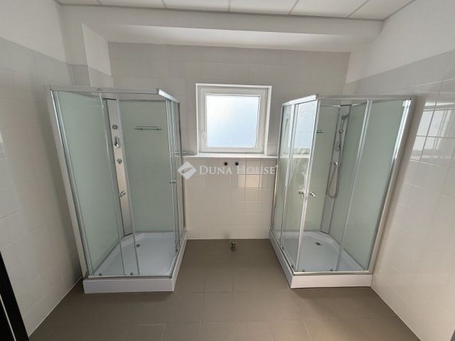 Eladó ipari ingatlan, Komáromban 399 M Ft / költözzbe.hu