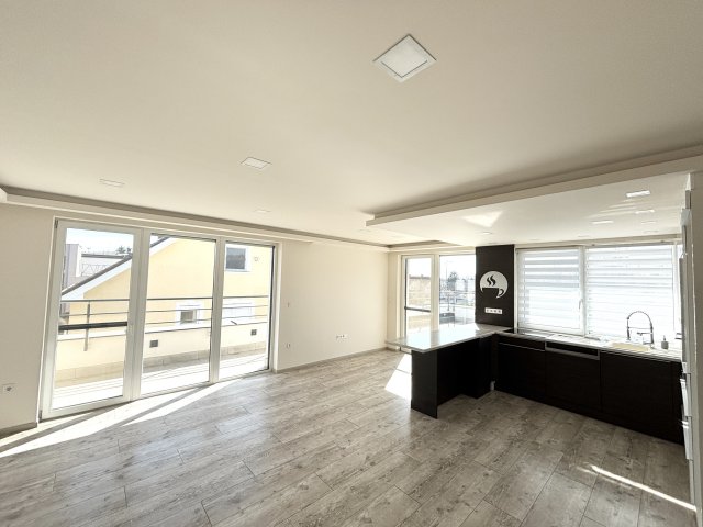 Eladó téglalakás, Debrecenben 113.9 M Ft, 4 szobás