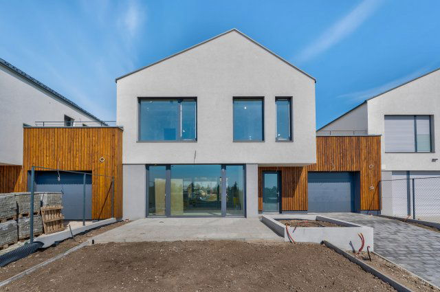 Eladó családi ház, Diósdon 250 M Ft, 5 szobás