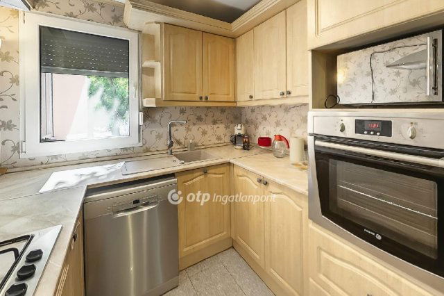 Eladó családi ház, Szigetszentmiklóson 98.9 M Ft, 4 szobás