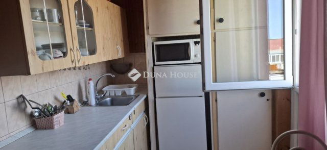 Eladó panellakás, Pécsett 37.9 M Ft, 2 szobás