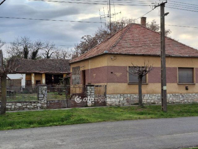Eladó családi ház, Lippón 10 M Ft, 2+3 szobás