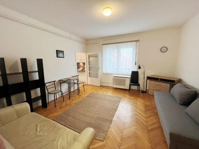 Kiadó téglalakás, albérlet, Pécsett, Köztársaság téren