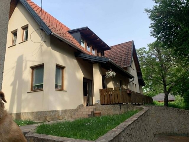 Eladó családi ház, Piliscsabán 139.9 M Ft, 5 szobás