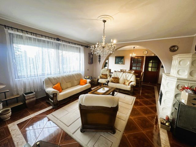 Eladó ikerház, Komlón 80 M Ft, 7 szobás / költözzbe.hu