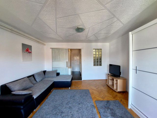 Eladó téglalakás, Szegeden, Csongrádi sugárúton 39 M Ft