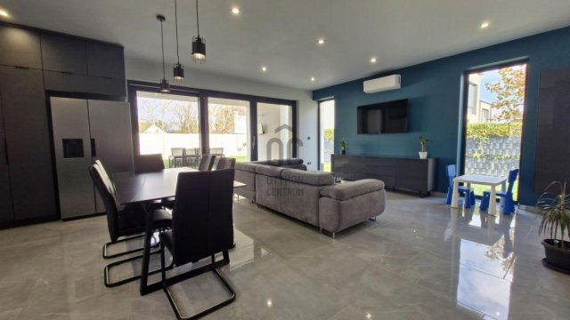 Eladó családi ház, Zsámbékon 154.999 M Ft, 5 szobás