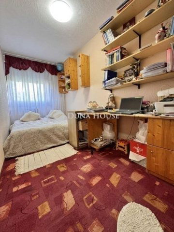 Eladó panellakás, Kecskeméten 46.5 M Ft, 3 szobás