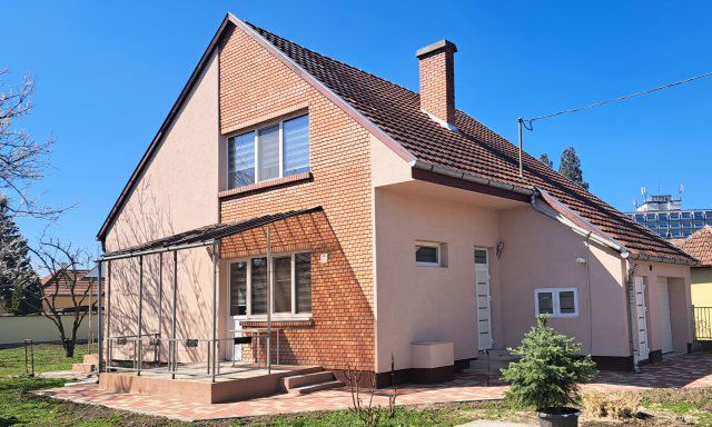 Eladó családi ház, Gyulán 105 M Ft, 3+2 szobás